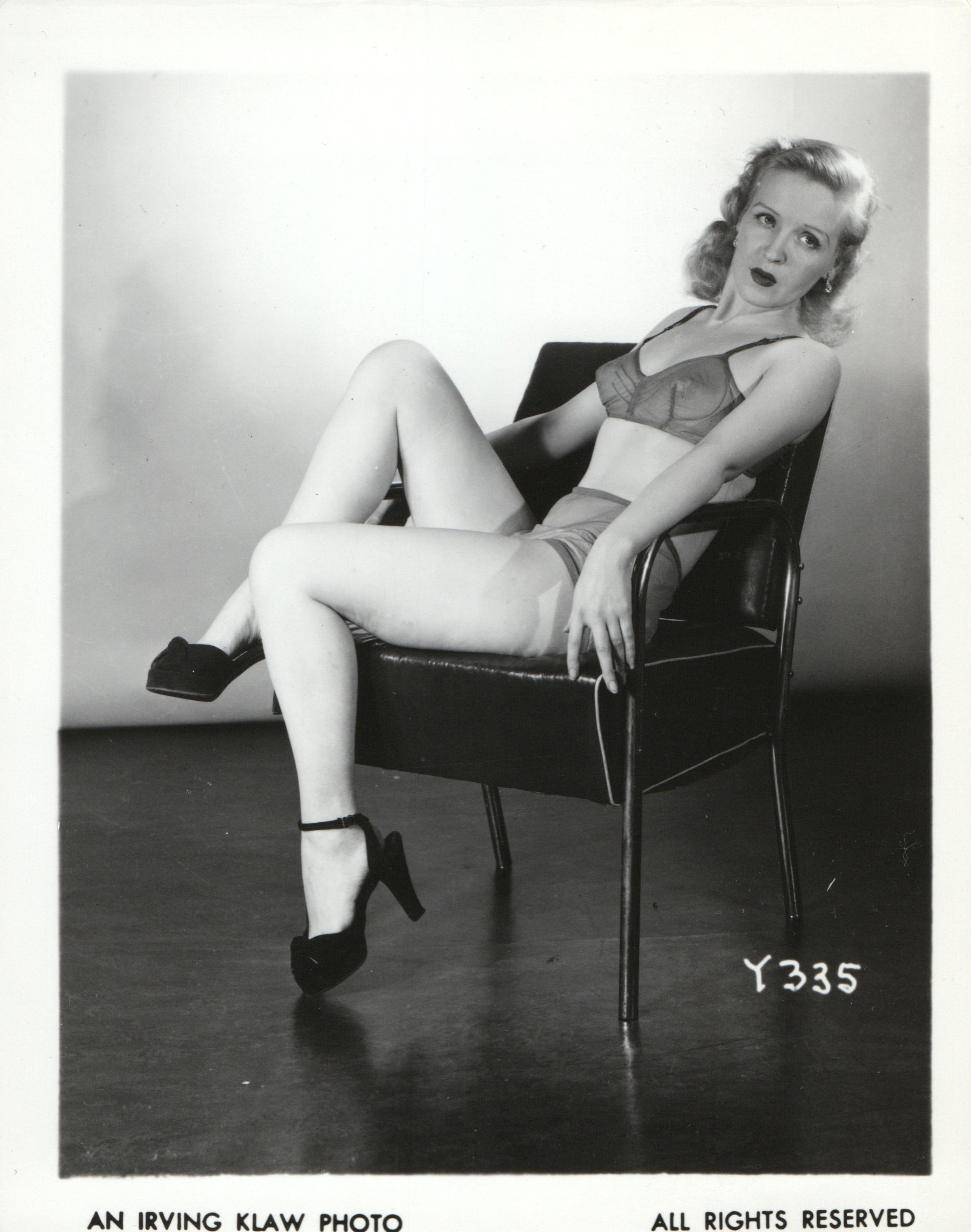 4 X 5 ORIGINAL PIN UP PHOTO FROM IRVING KLAW ARCHIVES OF MODEL SHEENAH  #61 