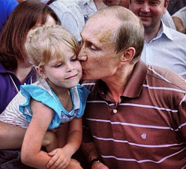 Фото Путина Целующего Мальчика