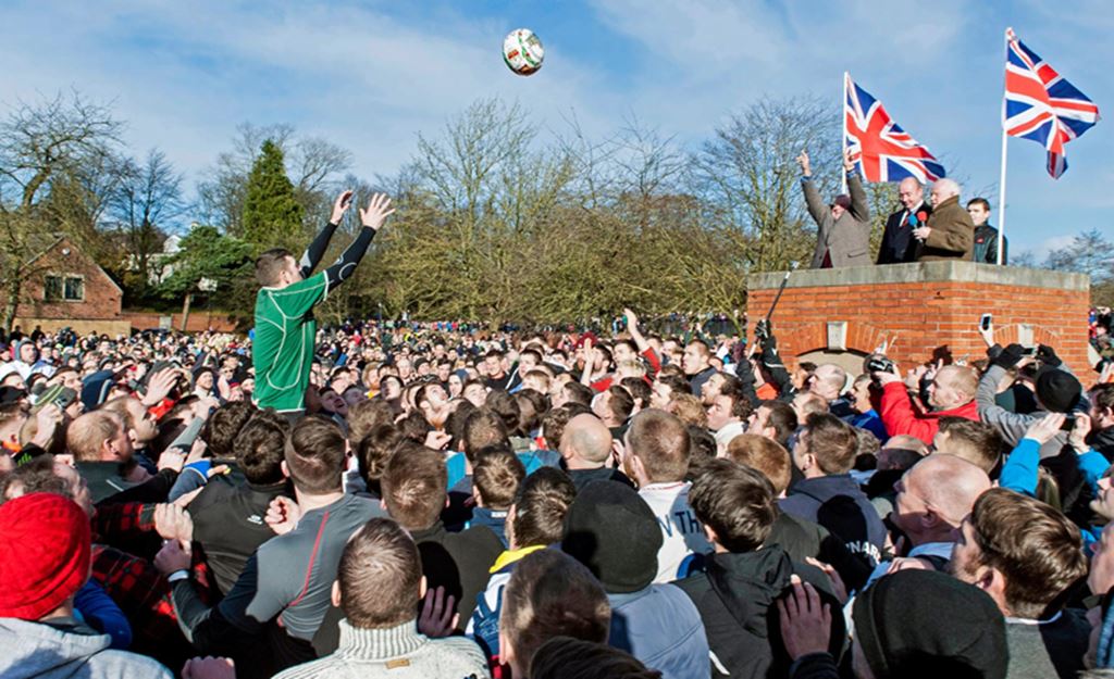 Royal Shrovetide Football, uma partida de futebol radical